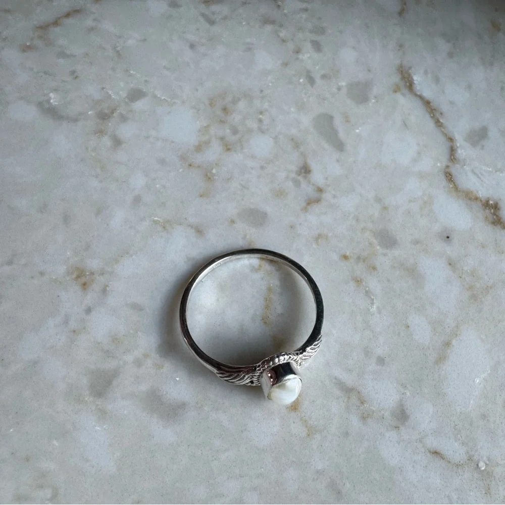 NWOT Sundance Moonlit Garden Ring, Mother of Pearl, Sterling Silver